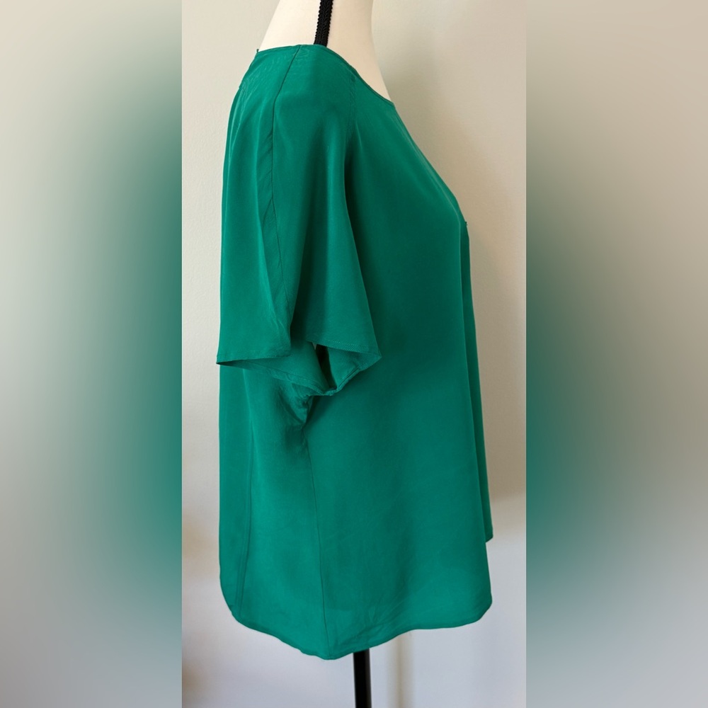 Silk Short Sleeve Top. Soft and luxurious. - Picture 3 of 6